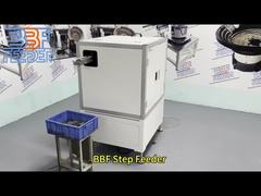 Zindywidualizowany system podawania wibracyjnego z automatycznym podajnikiem do metalowych części